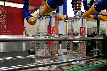 東莞市銳天機(jī)電科技有限公司攜旗下品牌雷茨（RAETTS）參加2017中國國際酒業(yè)博覽會(huì)開幕。